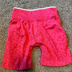 TEVEO Sculpt Scrunch Shorts Berry Leopard